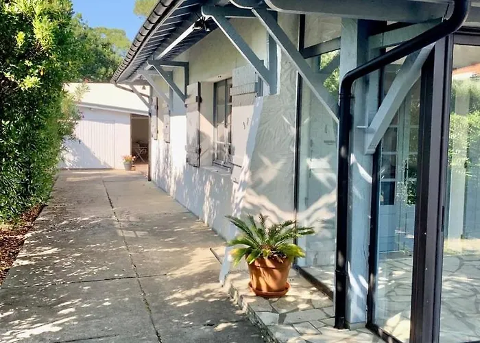 Maison Cote Bassin Guest house