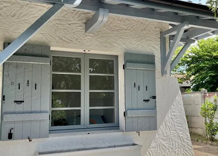 Maison Cote Bassin Guest house